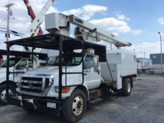 Versalift V0255, Over-Center Bucket Truck, mounted behind cab on 2008 Ford F750 Chipper Dump Truck,